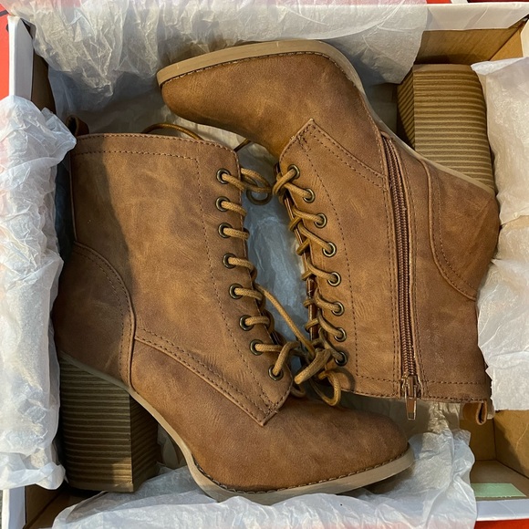 Curfew Brand, size 8.5, 3.5 in. Tall Heel Boots. - Picture 7 of 13